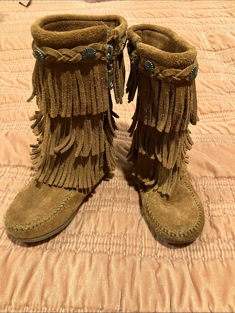 Minnetonka three tiered fringe boots size 10 C